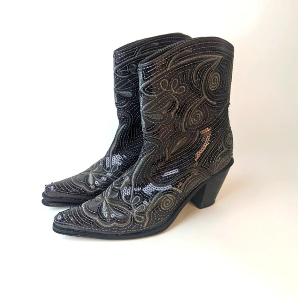 Helen’s Heart Boots - Picture 1 of 7